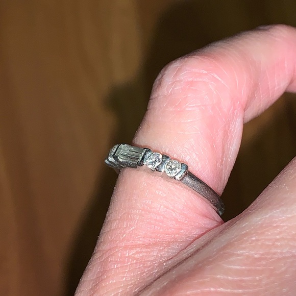 Platinum Ring with Diamonds - Picture 2 of 10